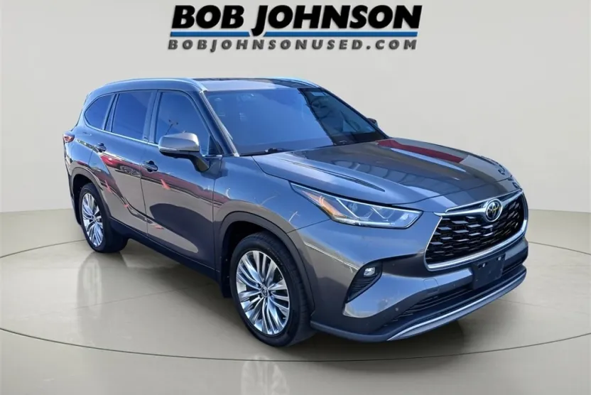 2023 Toyota Highlander Platinum photo 1