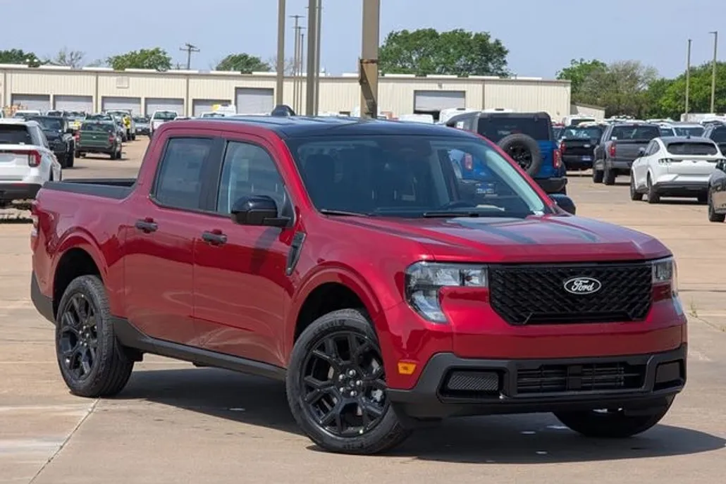 2025 Ford Maverick XLT photo 1