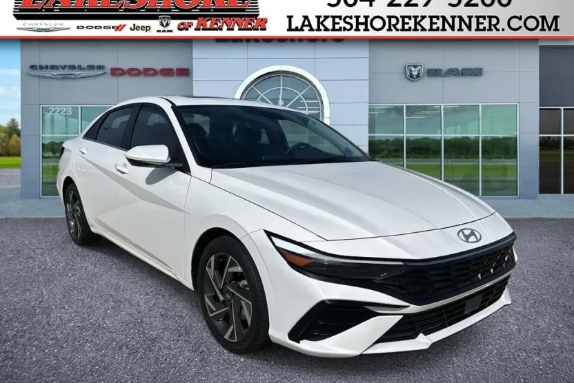 2025 Hyundai Elantra SEL Convenience photo 1