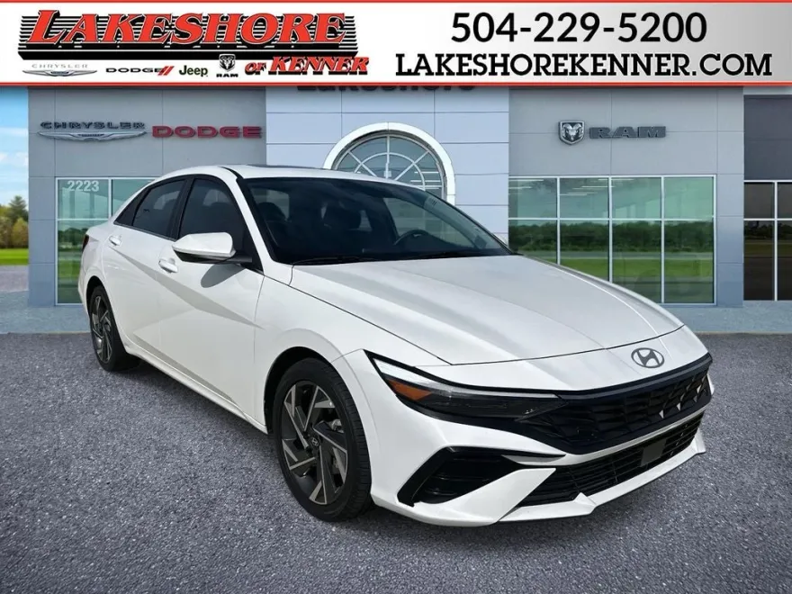 2025 Hyundai Elantra SEL Convenience photo 1