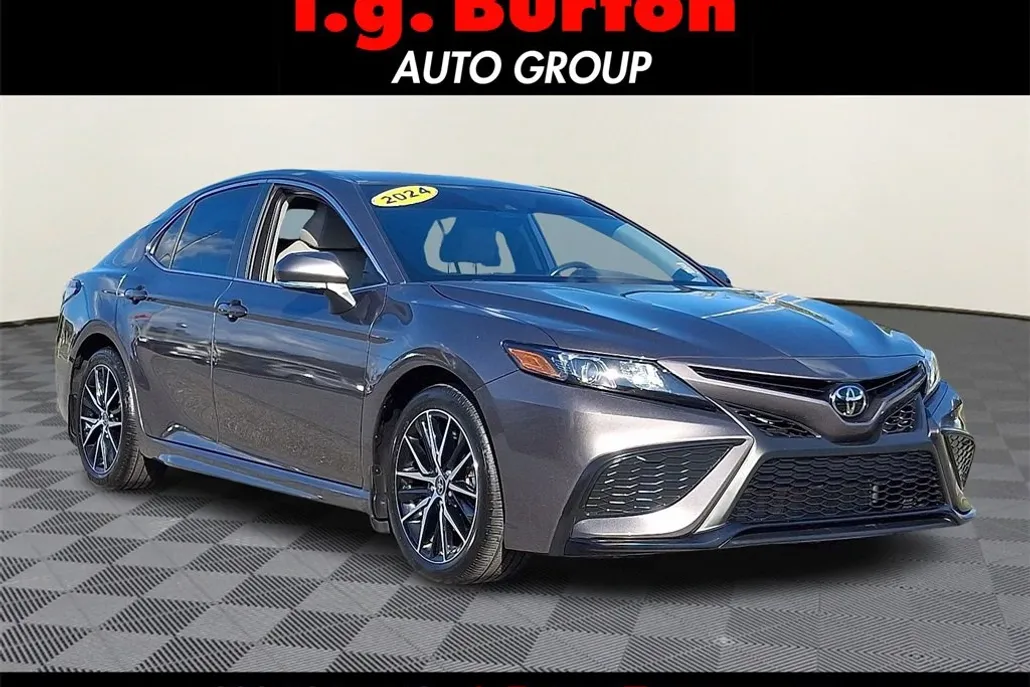 2024 Toyota Camry SE photo 1