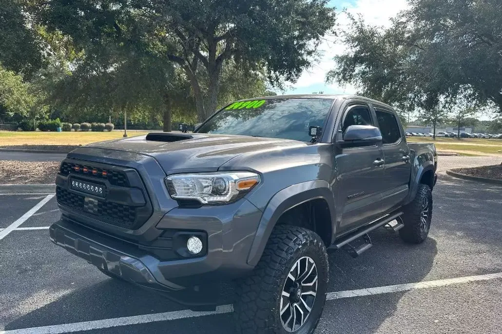 2021 Toyota Tacoma TRD Sport photo 1