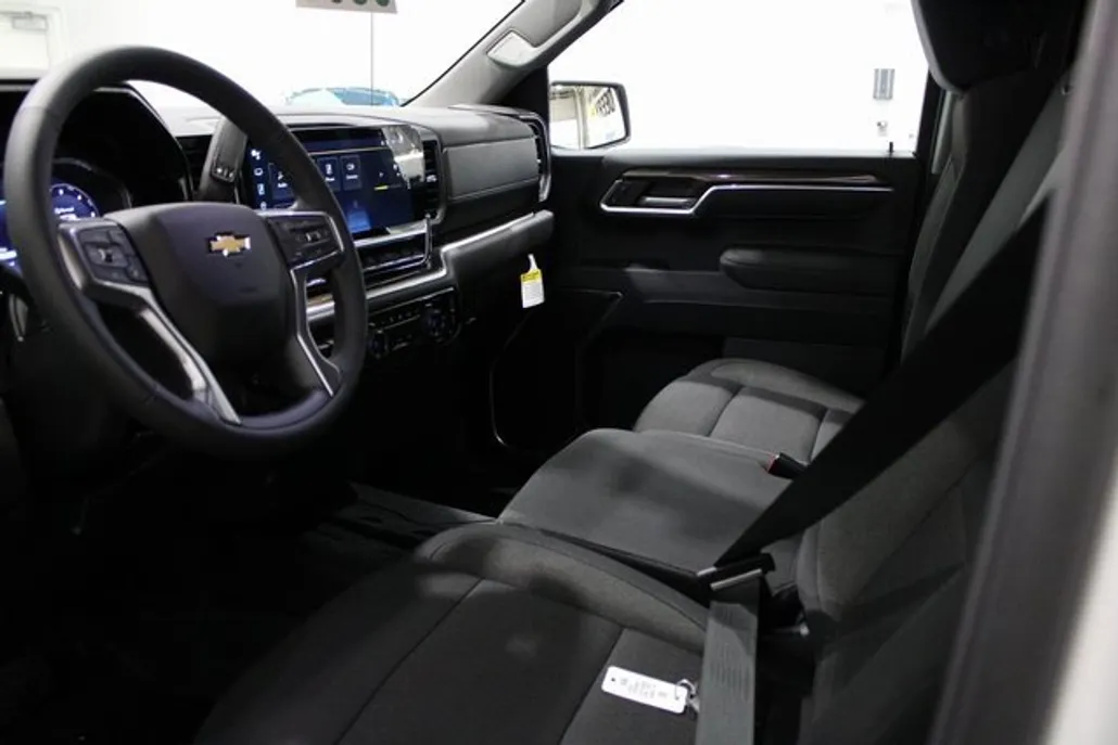 2026 Chevrolet Silverado 1500 LT photo 1