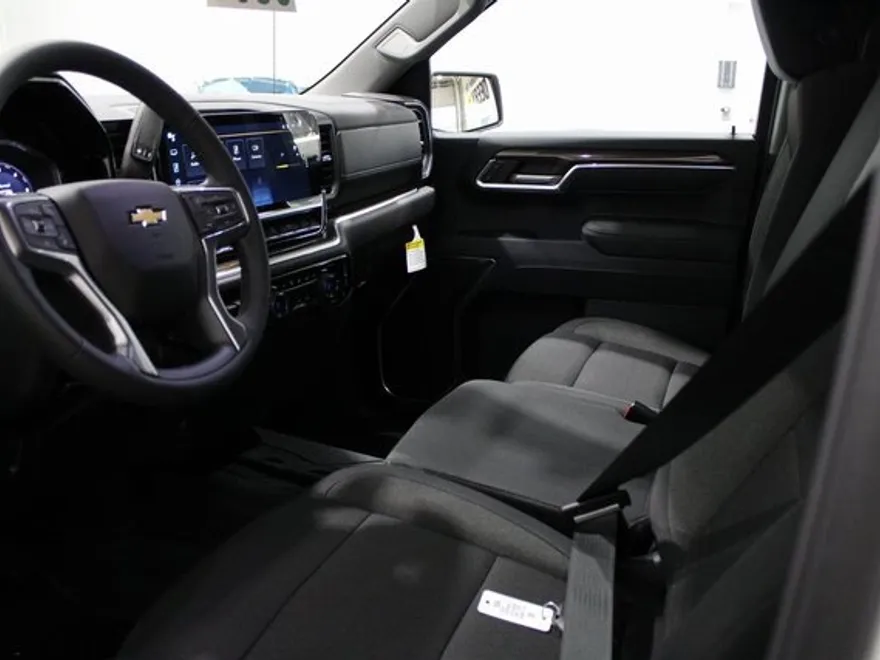 2026 Chevrolet Silverado 1500 LT photo 1