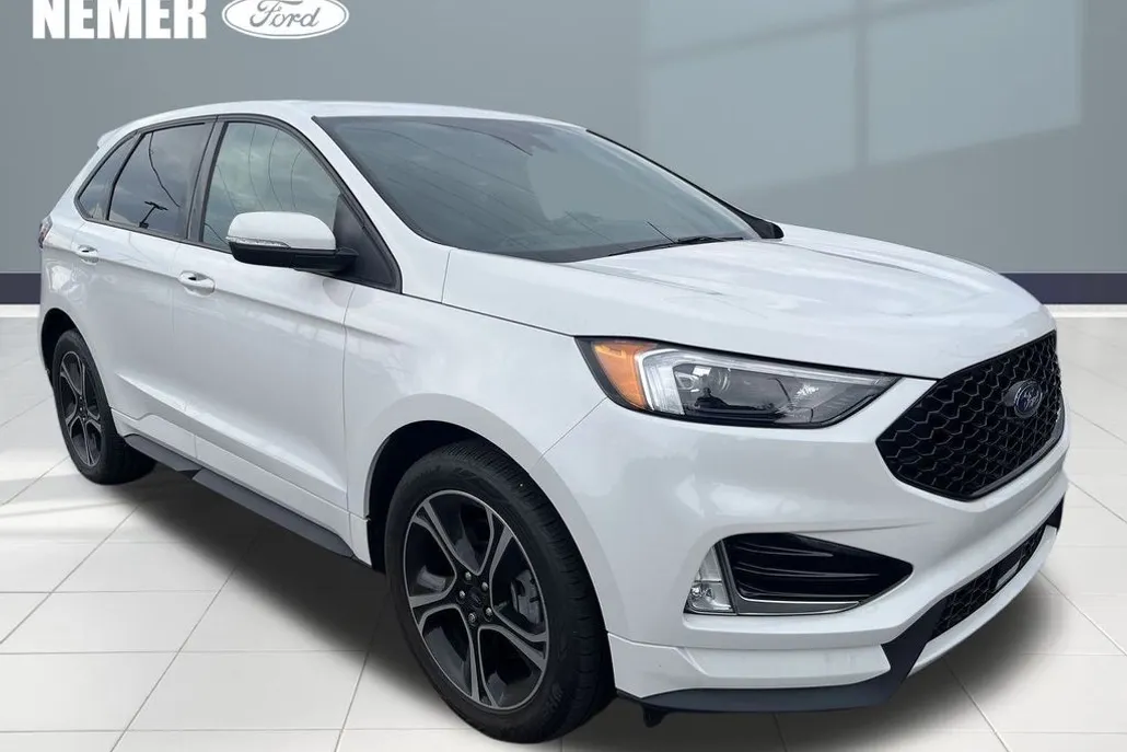 2021 Ford Edge ST photo 1