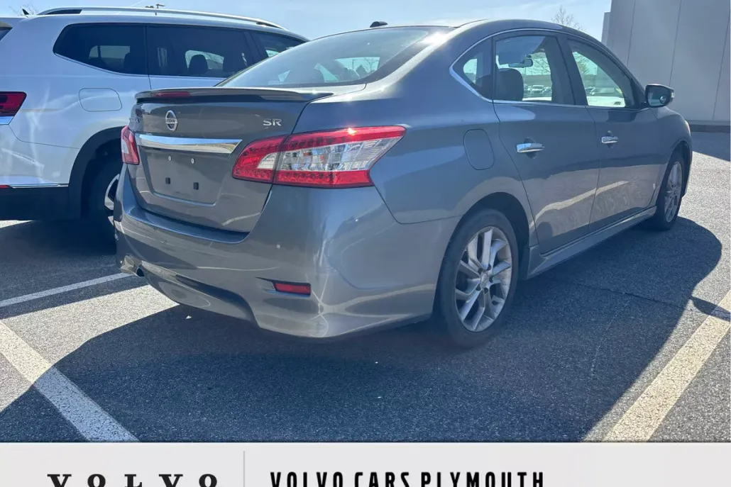 2015 Nissan Sentra SR photo 1