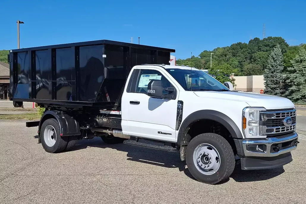 2025 Ford F-600 photo 1