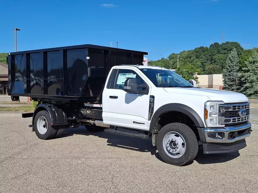 2025 Ford F-600 photo 1