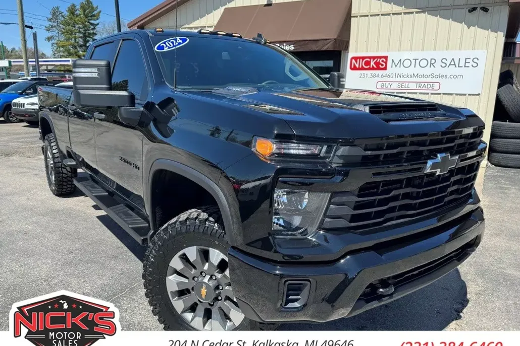 2024 Chevrolet Silverado 2500HD Custom photo 1