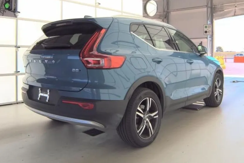 2025 Volvo XC40 Core photo 1