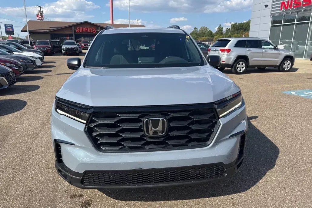 2023 Honda Pilot Sport photo 1