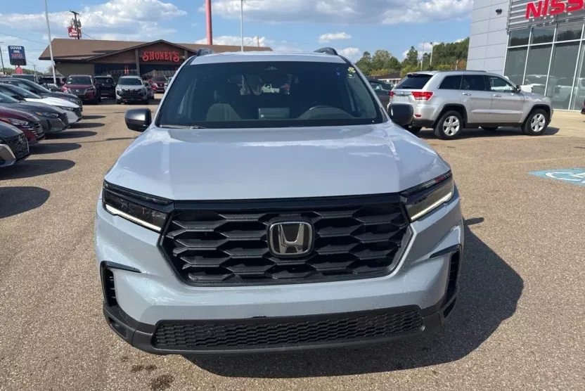 2023 Honda Pilot Sport photo 1