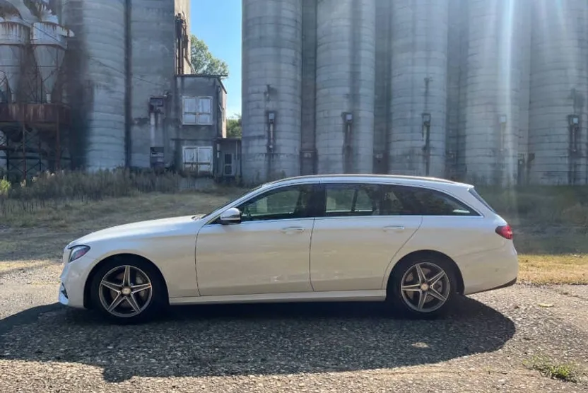 2017 Mercedes Benz E 400 4MATIC photo 1
