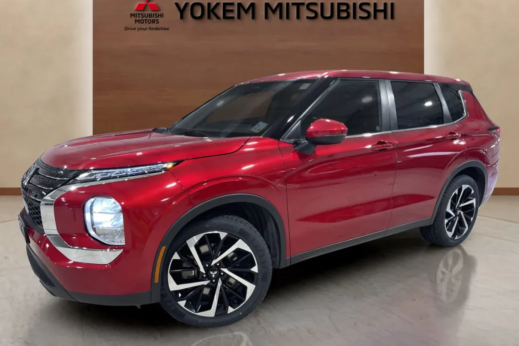 2022 Mitsubishi Outlander ES photo 1