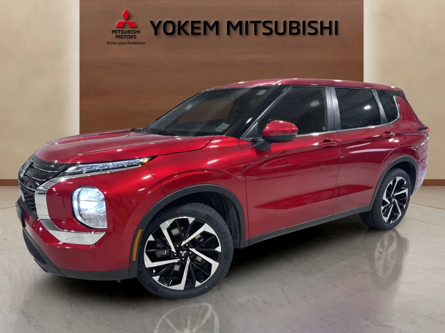 2022 Mitsubishi Outlander ES photo 1