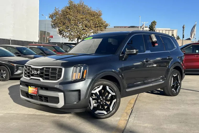 2024 Kia Telluride S photo 1