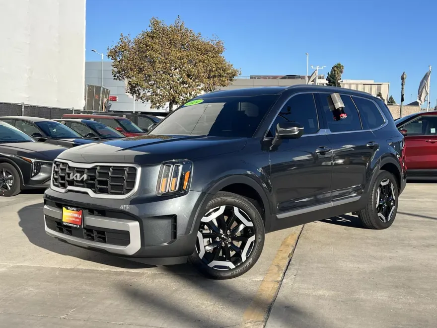 2024 Kia Telluride S photo 1