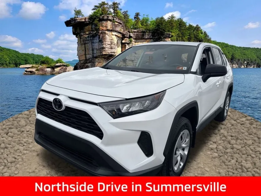 2022 Toyota RAV4 LE photo 1