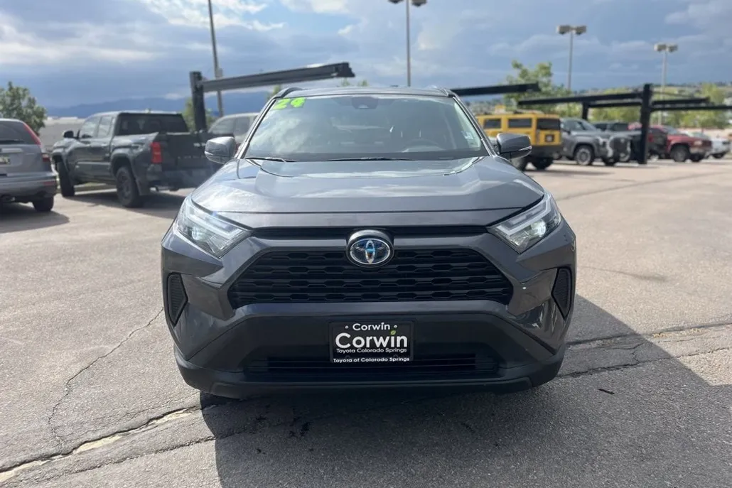 2024 Toyota RAV4 Hybrid XLE photo 1
