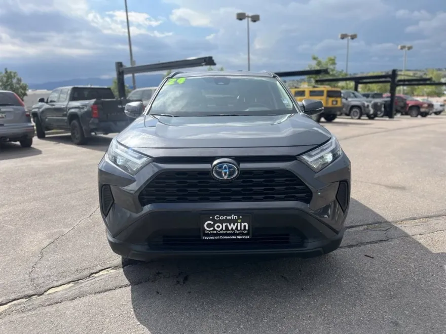 2024 Toyota RAV4 Hybrid XLE photo 1