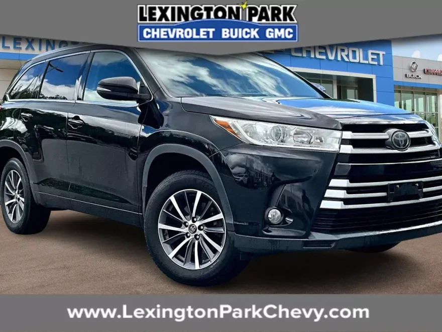 2017 Toyota Highlander XLE photo 1