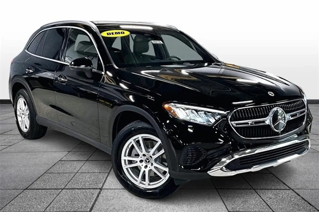 2025 Mercedes Benz GLC 300 4MATIC photo 1
