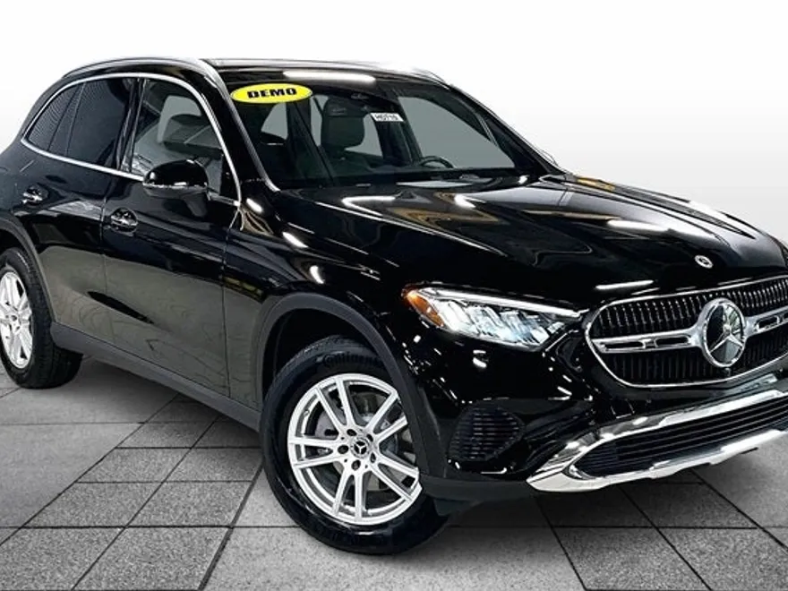 2025 Mercedes Benz GLC 300 4MATIC photo 1