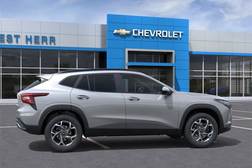 2025 Chevrolet Trax LT photo 1