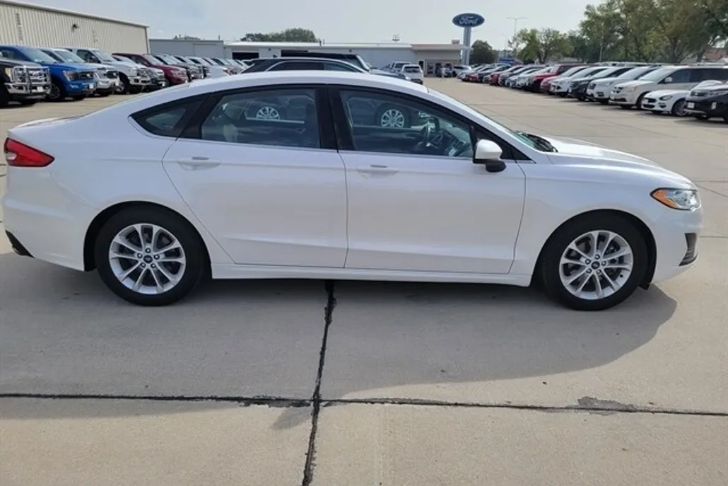 2020 Ford Fusion SE photo 1