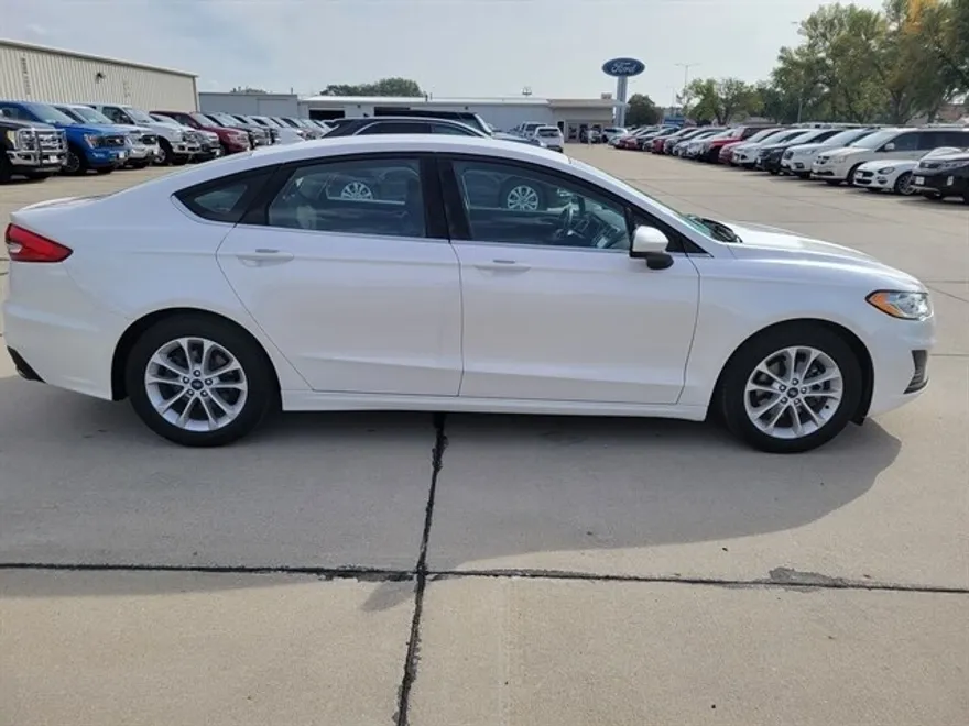 2020 Ford Fusion SE photo 1
