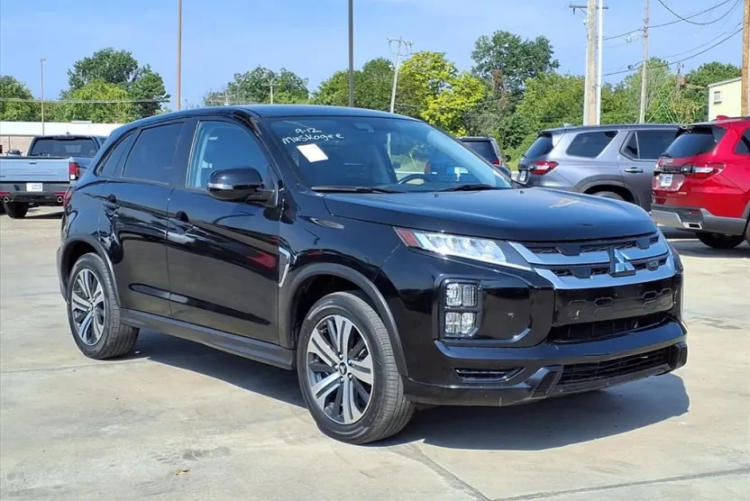 2023 Mitsubishi Outlander Sport SE photo 1