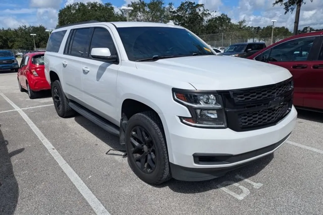 2020 Chevrolet Suburban LT photo 1