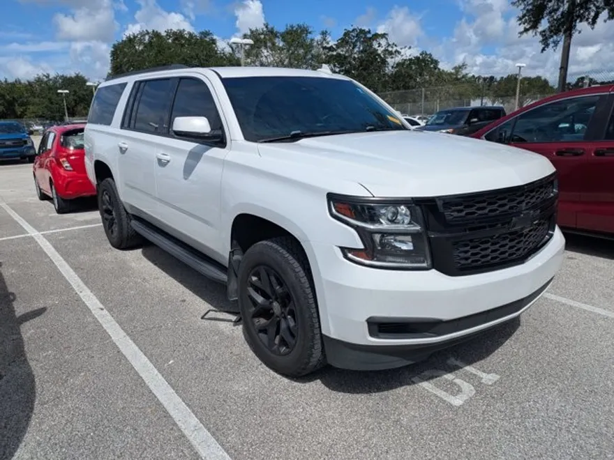 2020 Chevrolet Suburban LT photo 1