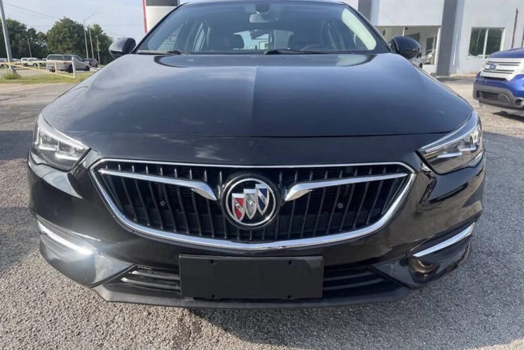 2018 Buick Regal Sportback Essence photo 1