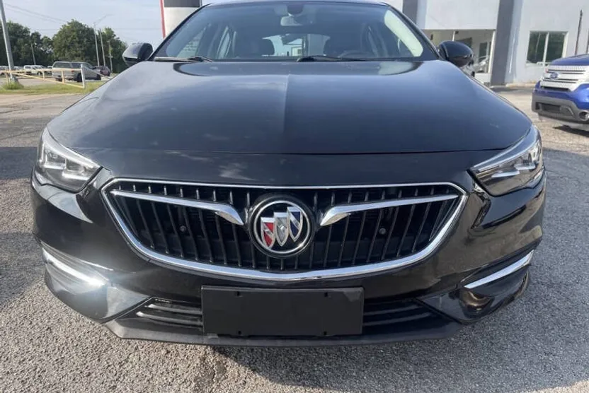 2018 Buick Regal Sportback Essence photo 1