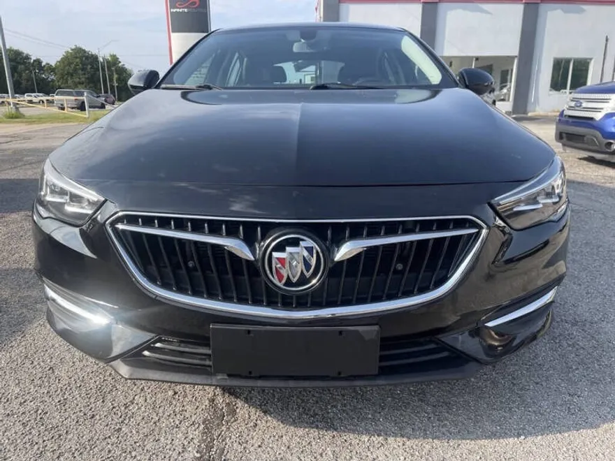 2018 Buick Regal Sportback Essence photo 1