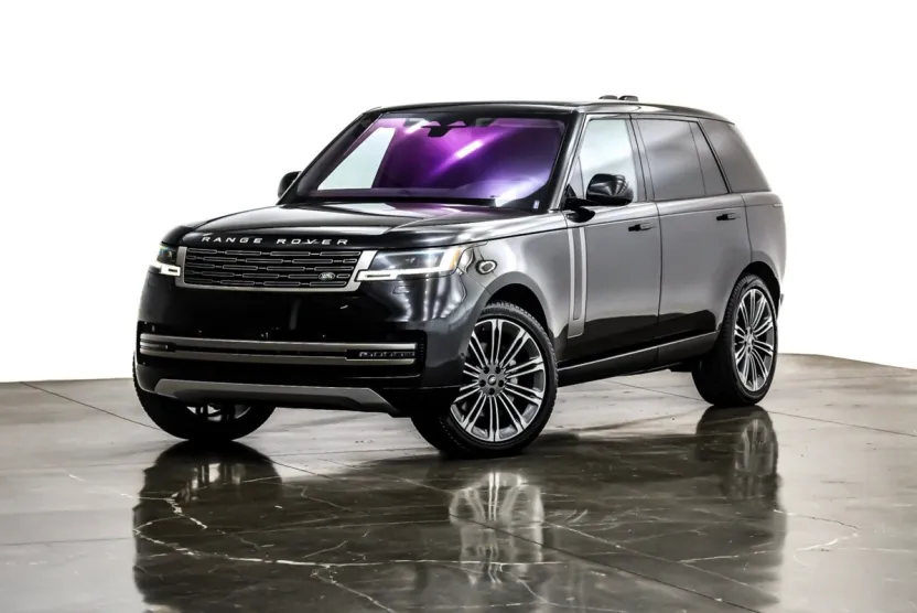 2023 Land Rover Range Rover SE photo 1