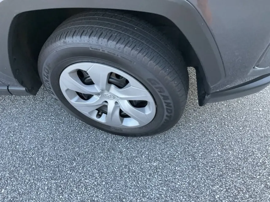 2024 Toyota RAV4 LE photo 1