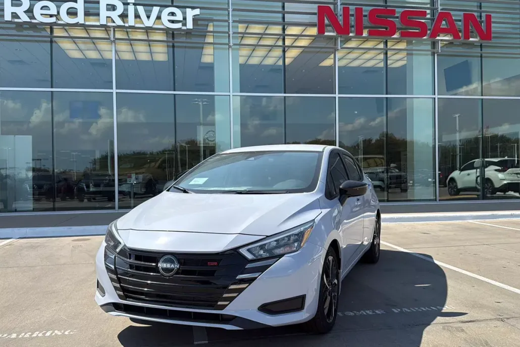 2025 Nissan Versa SR photo 1