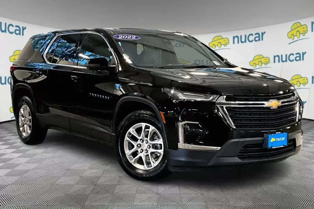 2022 Chevrolet Traverse LS photo 1