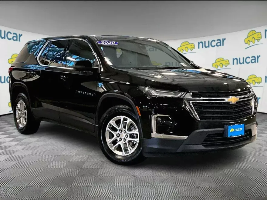 2022 Chevrolet Traverse LS photo 1
