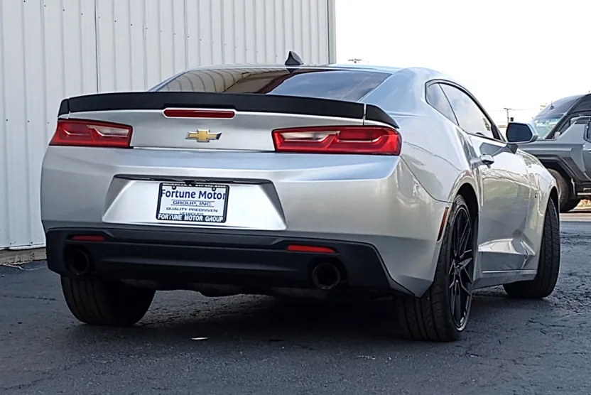 2016 Chevrolet Camaro 1LT photo 1