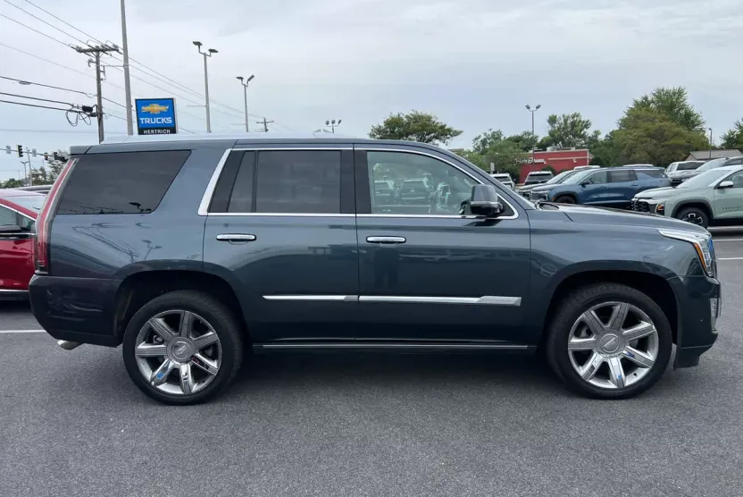 2019 Cadillac Escalade Premium Luxury photo 1