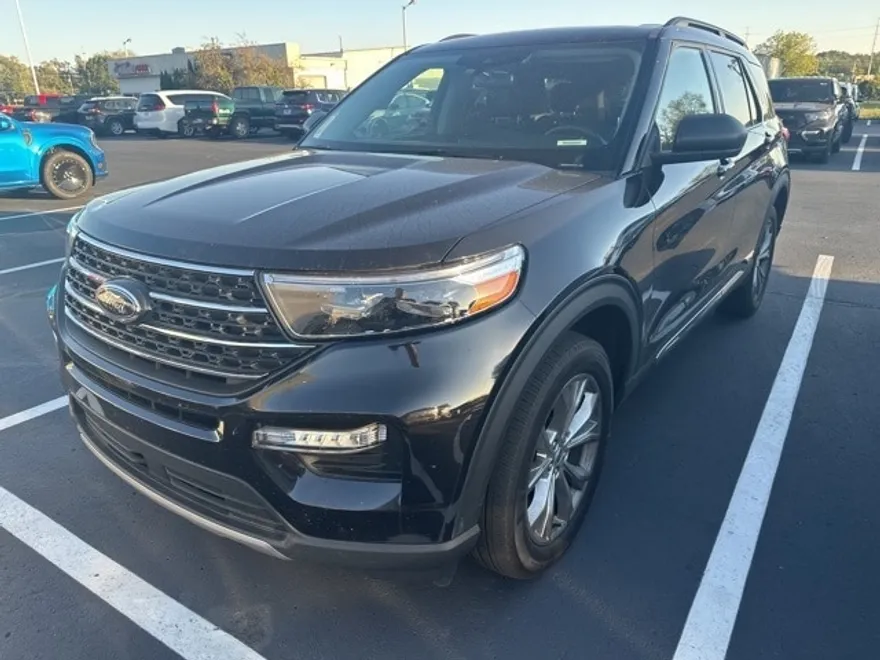 2022 Ford Explorer XLT photo 1