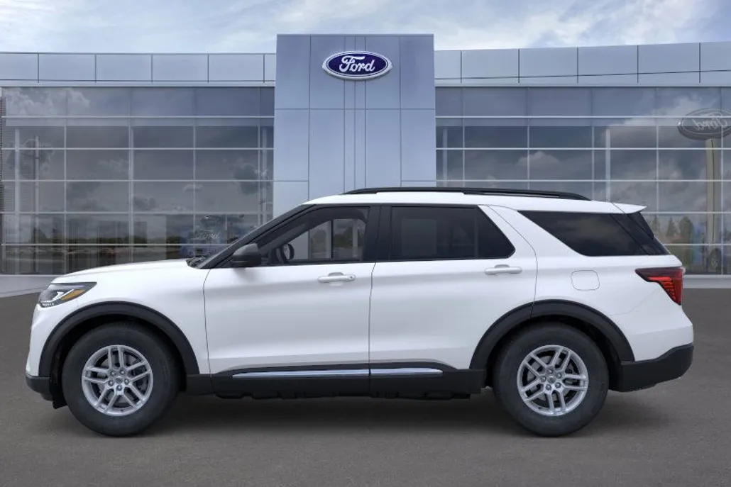 2025 Ford Explorer photo 1