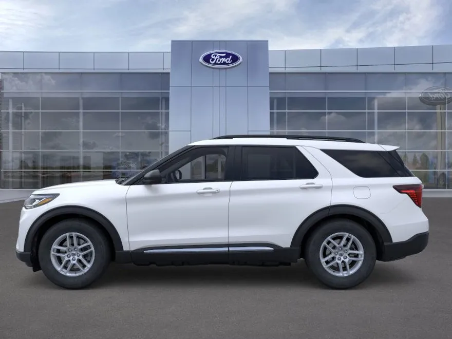2025 Ford Explorer photo 1