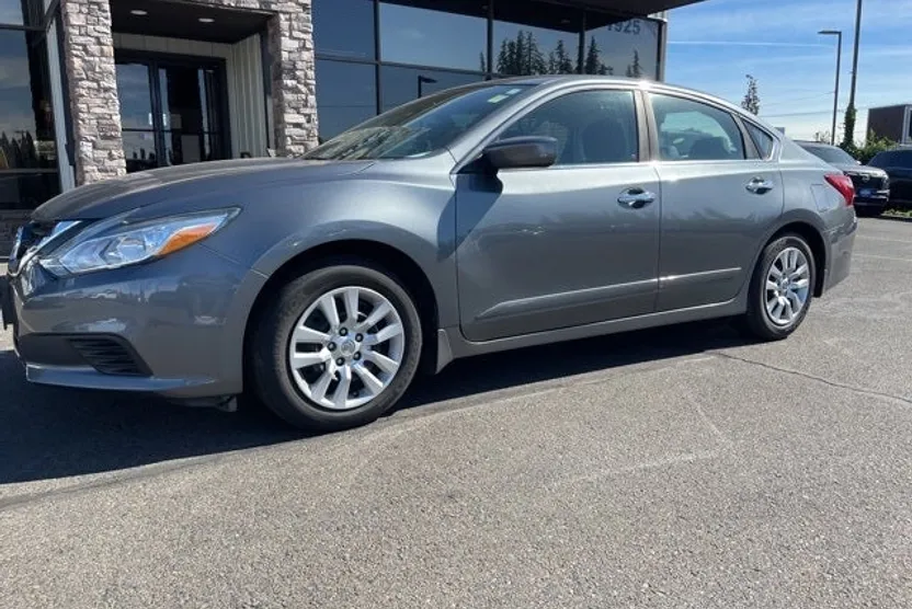 2016 Nissan Altima 2.5 S photo 1