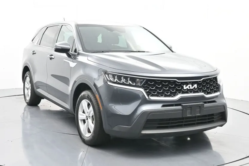 2023 Kia Sorento LX photo 1