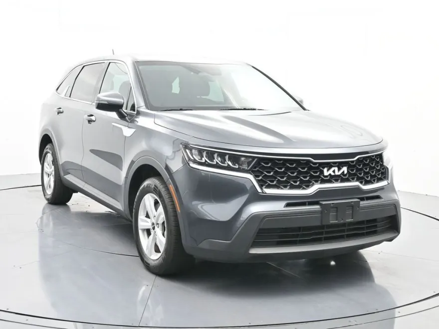 2023 Kia Sorento LX photo 1