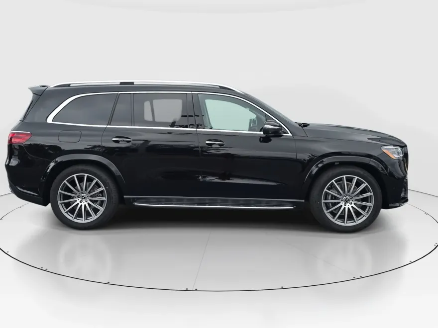2026 Mercedes Benz GLS 450 4MATIC photo 1